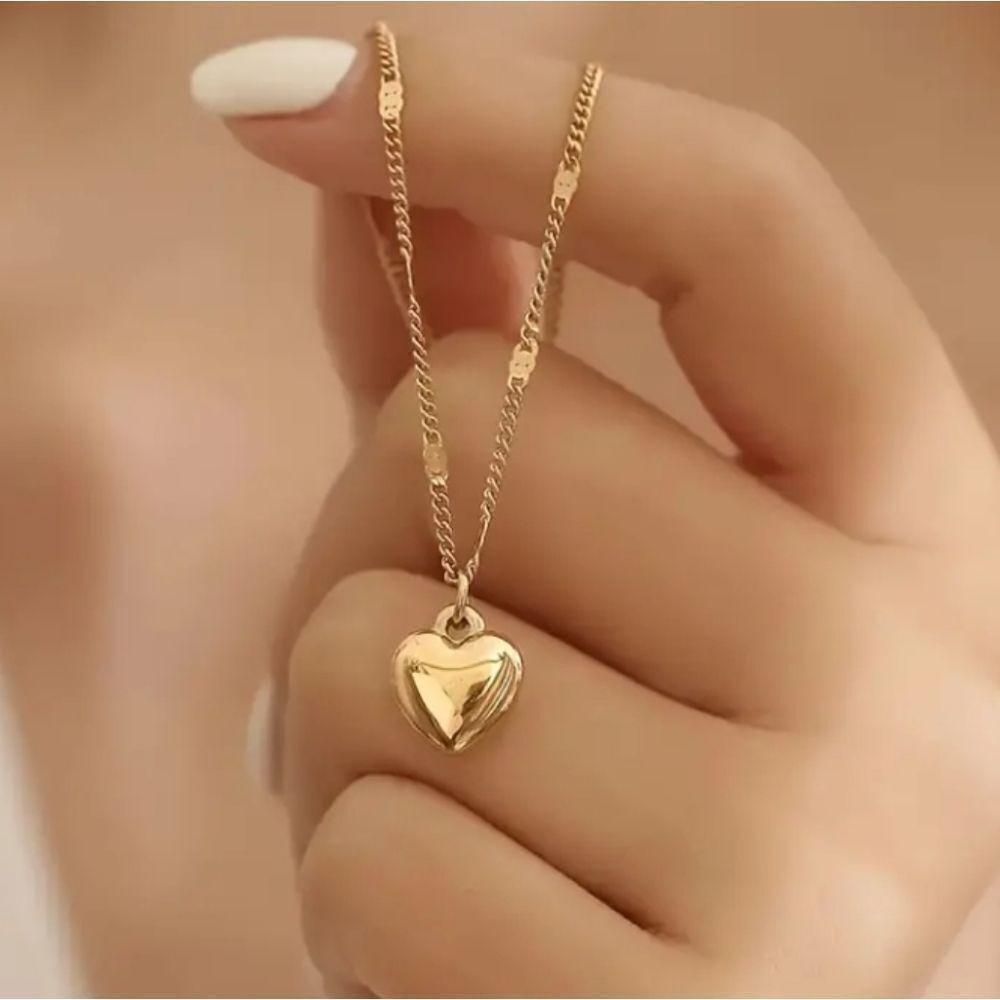 Elegant Golden heart pendant necklace